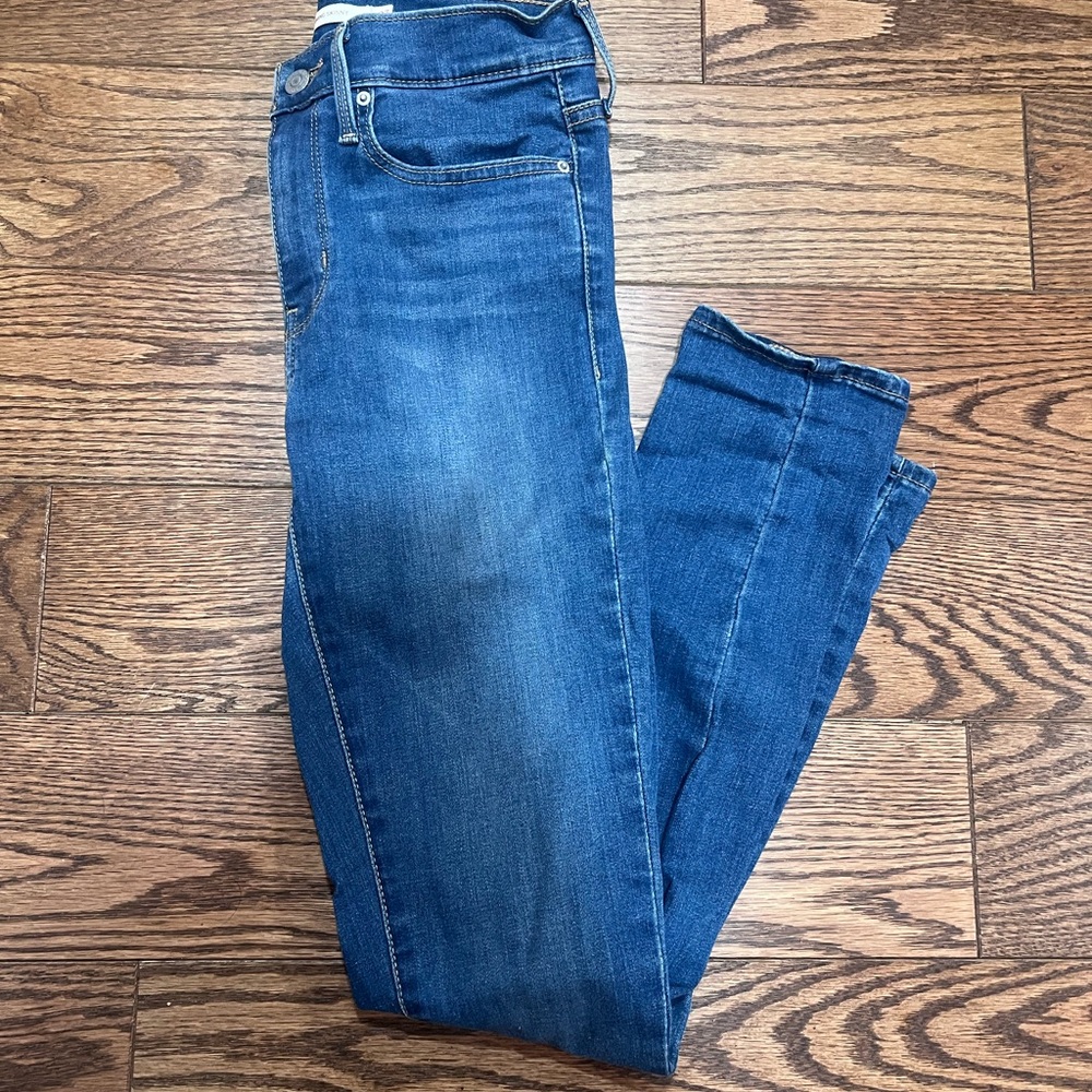 Levi's Women's Skinny Jeans in Deep Blue